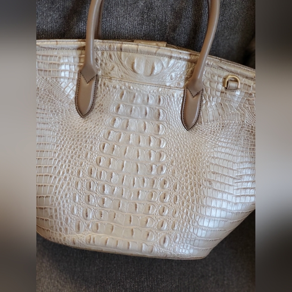 BRAHMIN Cream Crocodile-Embossed Tote Bag - Picture 2 of 7